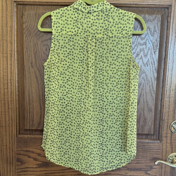CAbi Viola Spring Daisy Sleeveless Blouse - #5348 - Medium - Picture 3 of 6